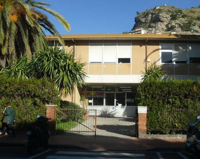 Ventimiglia: Borsa di studio assegnata ad ex allievo del Corso Geometri (oggi Costruzioni, Ambiente e Territorio) del Fermi