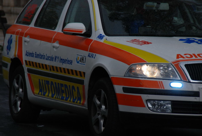 Sanremo: scontro tra uno scooter e una moto in corso Imperatrice, feriti due giovani Sanremo: scontro tra uno scooter e una moto in corso Imperatrice, feriti due giovani