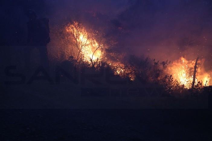 Ventimiglia: ancora incendi in questa calda estate, fuoco sul lungo Roya vicino al 'Sirena', intervento dei Vvf Ventimiglia: ancora incendi in questa calda estate, fuoco sul lungo Roya vicino al 'Sirena', intervento dei Vvf