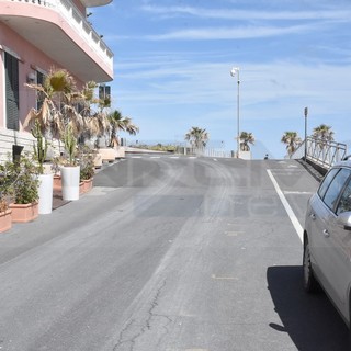 Bordighera: ciclisti superano i limiti sul lungomare Argentina, il sindaco chiede alla Municipale di controllare le velocità Bordighera: ciclisti superano i limiti sul lungomare Argentina, il sindaco chiede alla Municipale di controllare le velocità