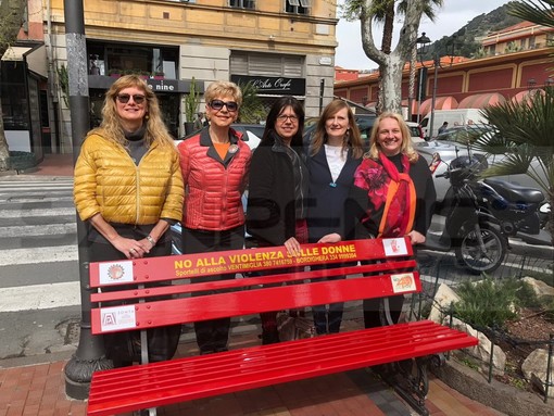 La panchina inaugurata il 14 aprile scorso a Ventimiglia