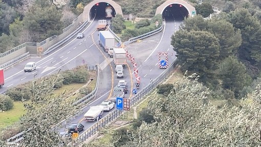 Grave incidente sulla A10 tra Imperia e San Bartolomeo al Mare: cinque feriti e traffico semi paralizzato (Foto)