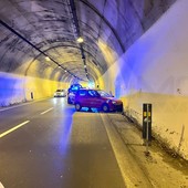 Sanremo: incidente in Aurelia Bis, 40enne perde il controllo dell'auto e sbatte in galleria (Foto)