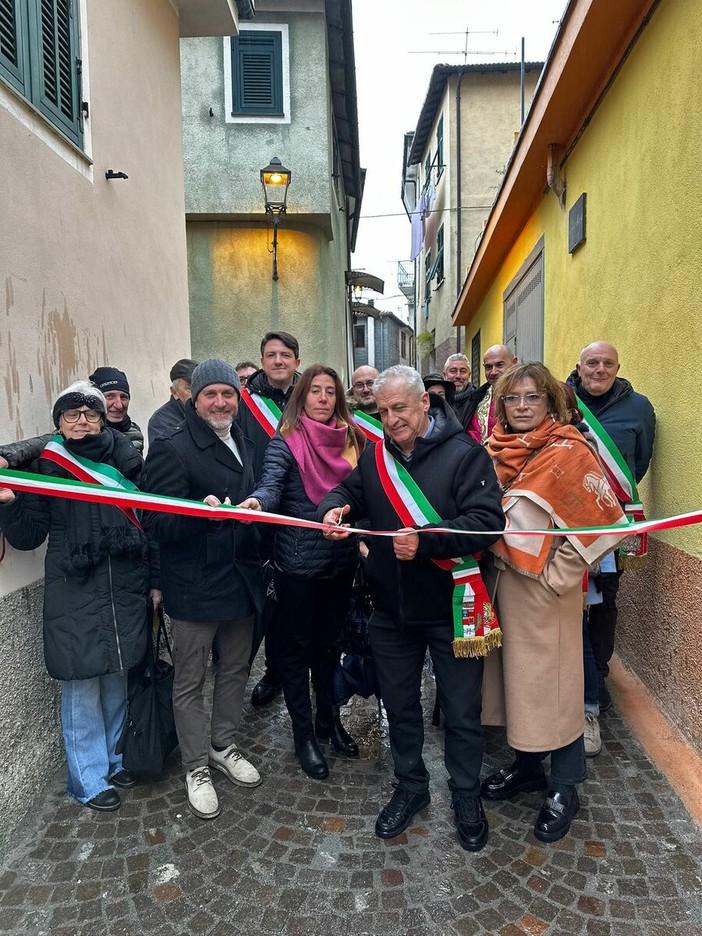 Taglio del nastro a Aurigo per la riqualificazione del borgo con l’Assessore Piana e il Sindaco Arrigo. Taglio del nastro a Aurigo per la riqualificazione del borgo con l’Assessore Piana e il Sindaco Arrigo.