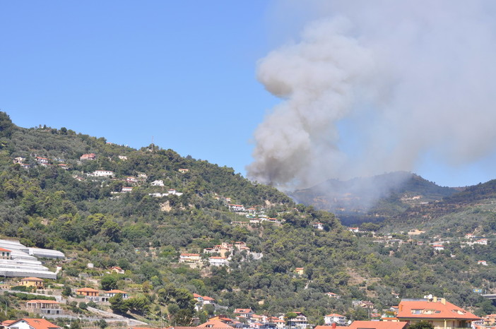 Due nuovi incendi nella nostra provincia divampati a Diano Arentino e Ciaixe