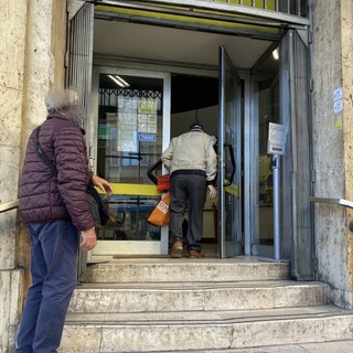 L'ingresso delle Poste centrali di via Roma