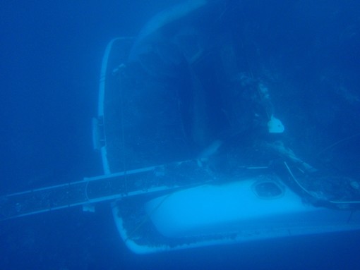 Sanremo: incendio dei due yacht stamani a Portosole, le immagini subacquee della Guardia Costiera