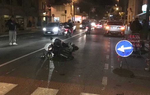 Sanremo: cade con la moto in corso Cavallotti a San Martino, centauro trasportato in ospedale (Foto)