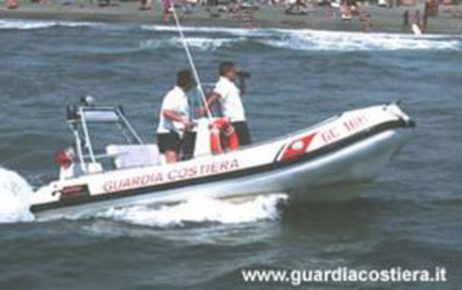 Apparsa striscia bianca in mare tra Ospedaletti e Bordighera