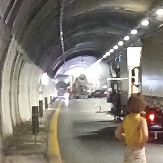 Bordighera: scontro tra 8 mezzi in A10, chiusa l'autostrada e uscita obbligatoria in entrambe le direzioni (Foto) Bordighera: scontro tra 8 mezzi in A10, chiusa l'autostrada e uscita obbligatoria in entrambe le direzioni (Foto)