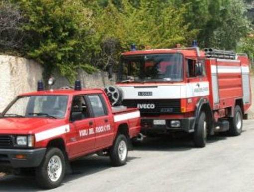 Ventimiglia: piccolo incendio di sterpaglie a Trucco, intervento dei VVF