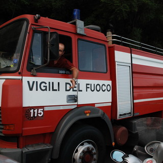 Camporosso: cortocircuito all'impianto elettrico in un'officina, intervento dei Vigili del Fuoco
