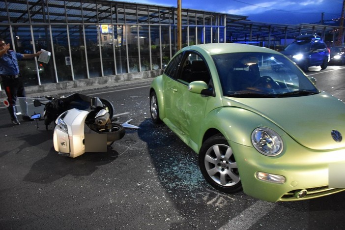 Sanremo: incidente sull'Aurelia all'altezza dell'hotel Montecarlo, ferito il conducente di uno scooter (Foto) Sanremo: incidente sull'Aurelia all'altezza dell'hotel Montecarlo, ferito il conducente di uno scooter (Foto)
