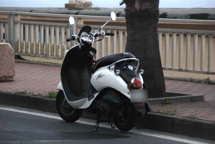 Sanremo: incidente stradale in corso Corso Mazzini, 16enne cade dal suo scooter Sanremo: incidente stradale in corso Corso Mazzini, 16enne cade dal suo scooter