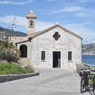 Chiesetta di Sant'Ampelio a Bordighera Chiesetta di Sant'Ampelio a Bordighera