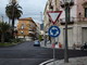 Sanremo: dehor posizionato su strisce blu dei posti auto, le perplessità di una lettrice