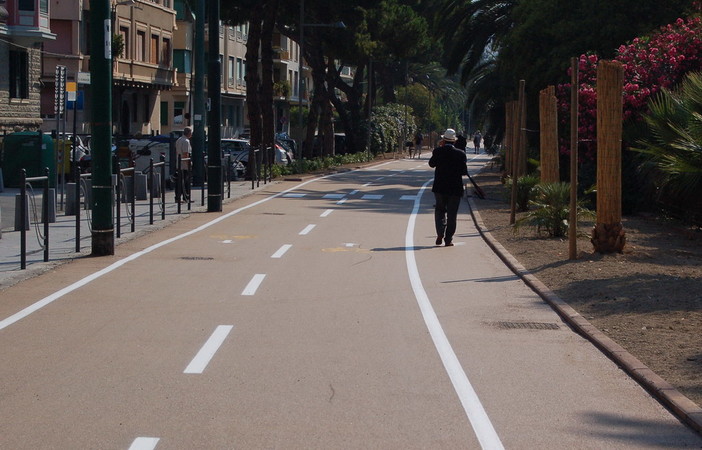 Sanremo: sopralluogo di Giuseppe Argirò e di Zoccarato sulla pista ciclabile insieme al Questore Sanremo: sopralluogo di Giuseppe Argirò e di Zoccarato sulla pista ciclabile insieme al Questore