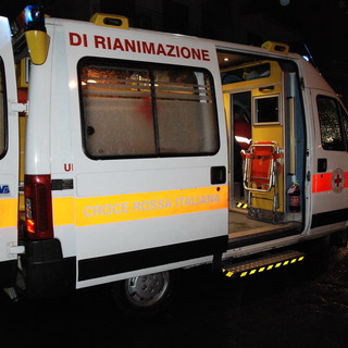 Diano Marina: auto pirata travolge un 80enne in piazza Mazzini e fugge via, indagini dei Carabinieri