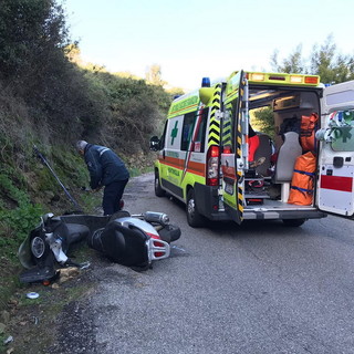 Ventimiglia: scontro auto-scooter in località Sealza, 50enne norvegese leggermente ferito (Foto) Ventimiglia: scontro auto-scooter in località Sealza, 50enne norvegese leggermente ferito (Foto)