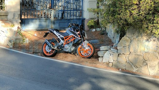 Imperia: scontro frontale sul Capo Berta, 18enne si schianta contro un'auto ed è in gravi condizioni (Foto) Imperia: scontro frontale sul Capo Berta, 18enne si schianta contro un'auto ed è in gravi condizioni (Foto)