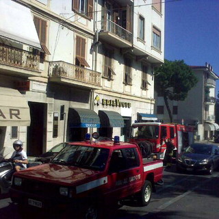 Sanremo: piccolo incendio in un ufficio, nessun ferito ma intervento dei VVF