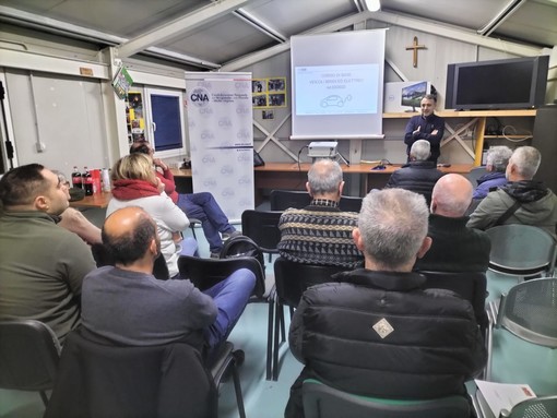 “Sicurezza dei veicoli ibridi ed elettrici”: incontro formativo di Cna e Fortec per la squadra antincendi di Sanremo