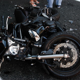 Sanremo: scontro frontale sulla rampa d'accesso della A10 a Coldirodi, ferito un centauro