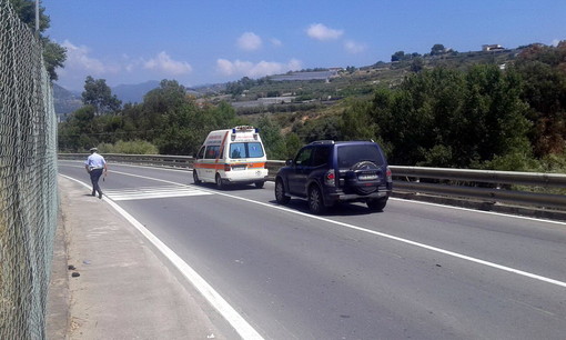 Sanremo: scontro tra auto e scooter di fronte al cimitero di Valle Armea, giovane ricoverato in ospedale Sanremo: scontro tra auto e scooter di fronte al cimitero di Valle Armea, giovane ricoverato in ospedale