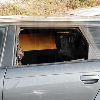 Camporosso: Audi A3 di un agente della Stradale distrutta da un incendio questa notte nel parcheggio di via Piave