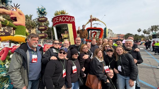 "Sanremoinfiore 2026", Dolceacqua sfila con un carro su 'Rischiatutto' realizzato da I Züveni di Santa Marta