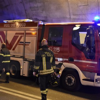 Notte di Capodanno, grave incidente sull’Aurelia bis: persona ferita estratta dalle lamiere e corsa al 'Borea' in codice rosso