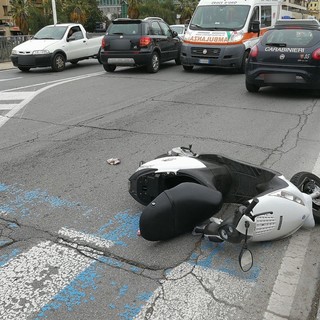 Imperia: giovane su uno scooter tamponata da un bus sul ponte dell'Impero, lievemente ferita (Foto) Imperia: giovane su uno scooter tamponata da un bus sul ponte dell'Impero, lievemente ferita (Foto)
