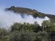 Triora: incendio di ieri in località Boniga, fiamme spente ma rimane molto fumo, in arrivo un elicottero