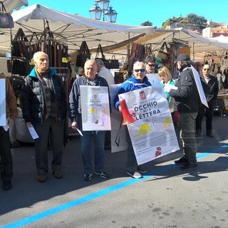 Ventimiglia “attenzione alla ricetta medica”, anche al mercato del Venerdì la campagna lanciata dalla CGIL Ventimiglia “attenzione alla ricetta medica”, anche al mercato del Venerdì la campagna lanciata dalla CGIL