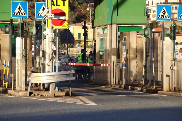 Migrante travolto sull'A10, l'appello della e Filt Cgil Imperia: "Si ponga fine a questo traffico di morte" Migrante travolto sull'A10, l'appello della e Filt Cgil Imperia: "Si ponga fine a questo traffico di morte"