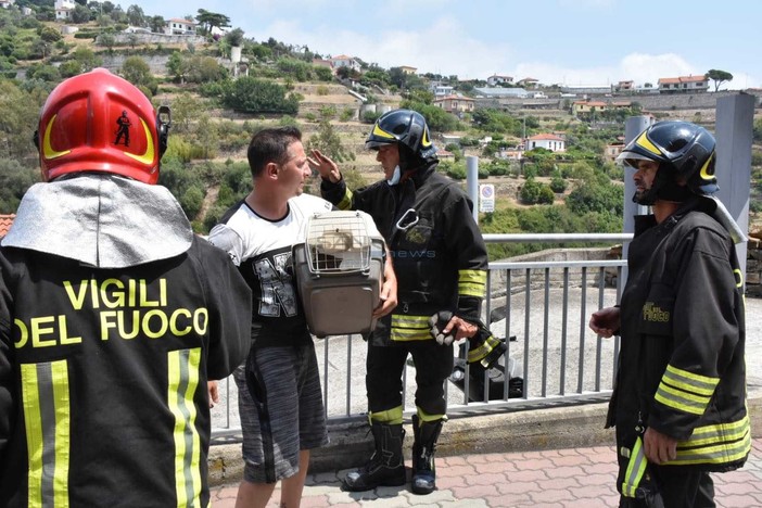 Sanremo: incendio di stamattina in via Pascoli, salvi per miracolo madre e 4 figli, due appartamenti inagibili (Foto e Video)