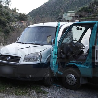 Taggia: donna perde il controllo di un furgoncino a va dritta in curva, 36enne lievemente ferita (Foto)
