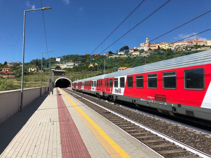 Investimento sulla linea ferroviaria Genova-Ventimiglia: treni in ritardo in tutto il Ponente ligure