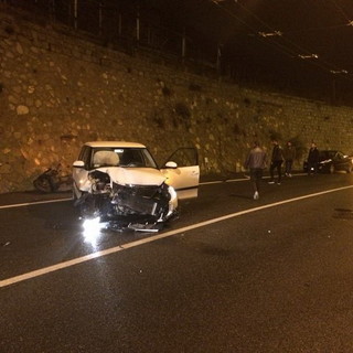 Sanremo: scontro tra un'auto ed uno scooter sull'Aurelia ai 'Tre Ponti', mezzi distrutti ma nessun ferito Sanremo: scontro tra un'auto ed uno scooter sull'Aurelia ai 'Tre Ponti', mezzi distrutti ma nessun ferito