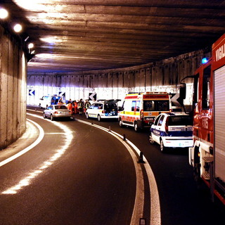 Sanremo: olio all'ingresso dell'Aurelia Bis a San Martino, due motorini cadono ed un 33enne rimane ferito Sanremo: olio all'ingresso dell'Aurelia Bis a San Martino, due motorini cadono ed un 33enne rimane ferito