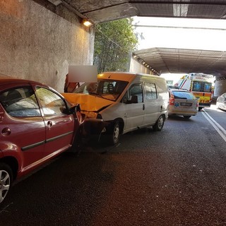 Ventimiglia: scontro frontale al confine sull'Aurelia, tre feriti portati in ospedale a Sanremo (Foto)