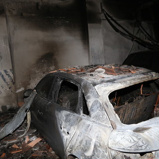 Sanremo: incendio in un'autorimessa di corso Inglesi, distrutte un'auto e diverse moto. Intervento dei Vvf (Foto) Sanremo: incendio in un'autorimessa di corso Inglesi, distrutte un'auto e diverse moto. Intervento dei Vvf (Foto)