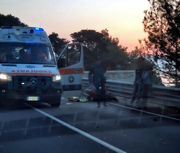 Cipressa: scontro sull'Aurelia e due feriti gravi, intervento dell'elicottero e traffico in tilt (Foto) Cipressa: scontro sull'Aurelia e due feriti gravi, intervento dell'elicottero e traffico in tilt (Foto)