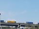 Camion tampona un'auto della Polizia sulla A10: due feriti lievi e traffico in direzione Genova Camion tampona un'auto della Polizia sulla A10: due feriti lievi e traffico in direzione Genova