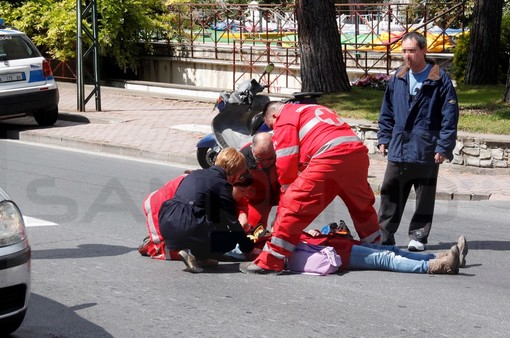 Ospedaletti: incidente sull'Aurelia, giovane scooterista lievemente ferita dopo una caduta Ospedaletti: incidente sull'Aurelia, giovane scooterista lievemente ferita dopo una caduta