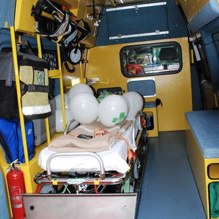 Arma di Taggia: parto in ambulanza durante il trasporto in ospedale, la bimba aveva fretta di nascere