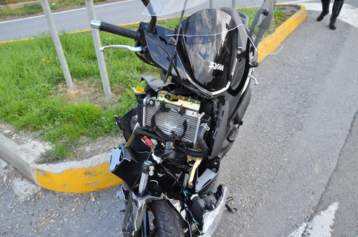 Sanremo: scontro auto-moto in via Armea all'uscita dell'Aurelia Bis, centauro lievemente ferito Sanremo: scontro auto-moto in via Armea all'uscita dell'Aurelia Bis, centauro lievemente ferito