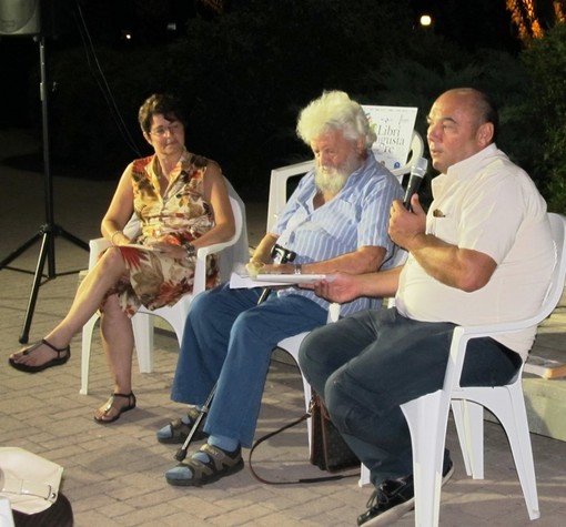 Marina degli Aregai: lunedì prossimo appuntamento dedicato a Don Gallo, ieri sera grande successo per Beretta e Libereso Marina degli Aregai: lunedì prossimo appuntamento dedicato a Don Gallo, ieri sera grande successo per Beretta e Libereso