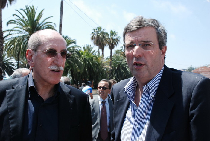 Il Presidente dell Provincia di Imperia Sappa con il Goverantore della Liguria Burlando. Il Presidente dell Provincia di Imperia Sappa con il Goverantore della Liguria Burlando.