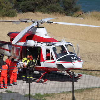 Sanremo: cade dalle scale in corso Garibaldi, anziano trasportato in elicottero al 'Santa Corona' Sanremo: cade dalle scale in corso Garibaldi, anziano trasportato in elicottero al 'Santa Corona'